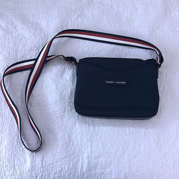 Tommy Hilfiger Crossbody Bag - Picture 2 of 4